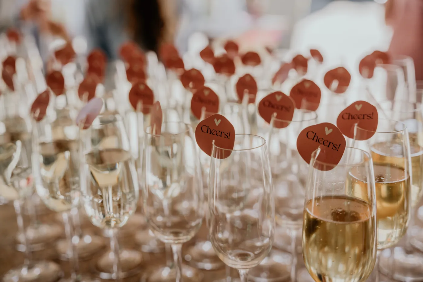 Glazen bubbels klaar voor een toost