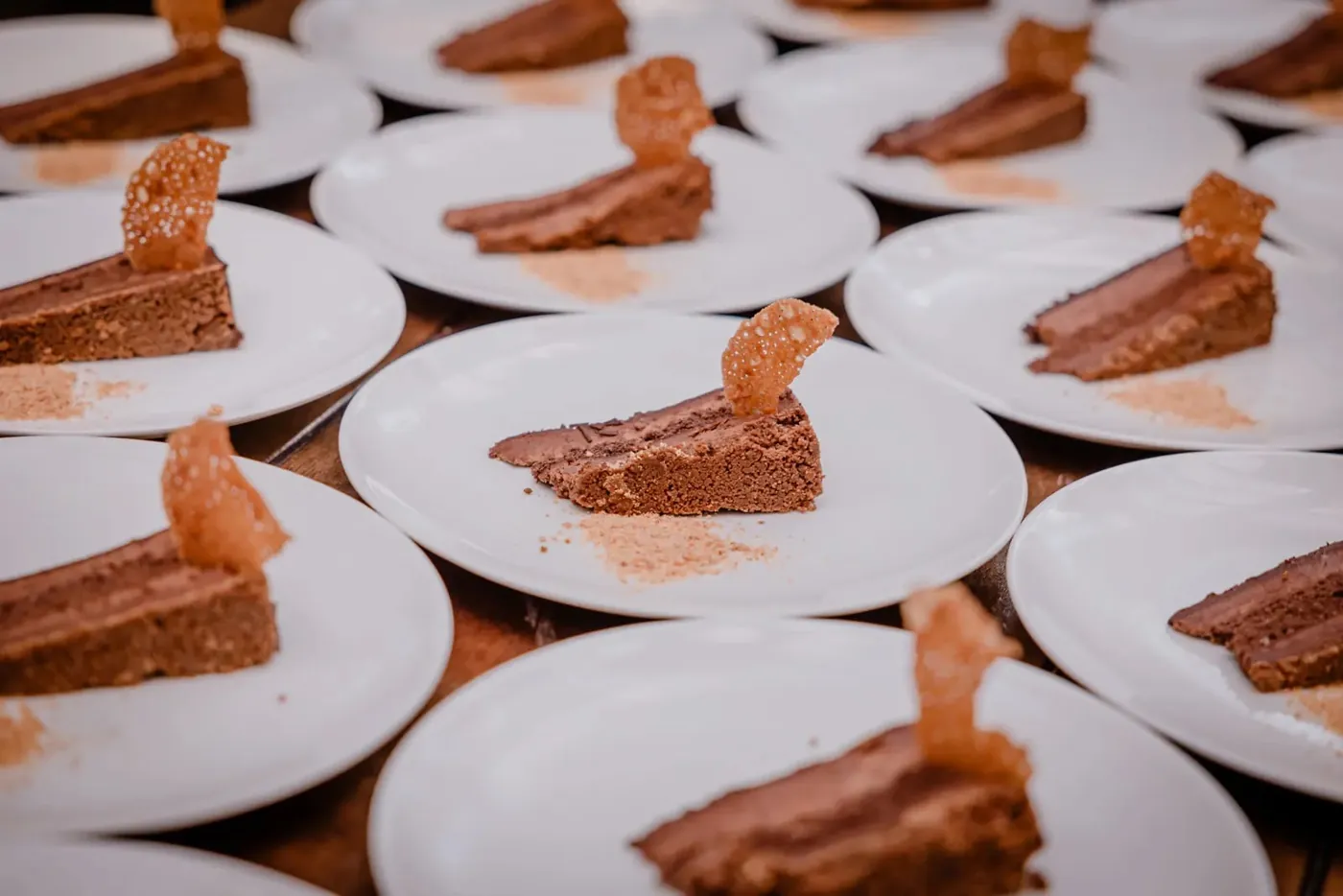 Gebak geserveerd bij ontvangst van een bedrijfsevent